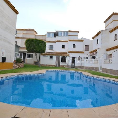 Agradable Adosado Con Piscina, Duchas Hidromasaje Villa Torrevieja Exteriör bild
