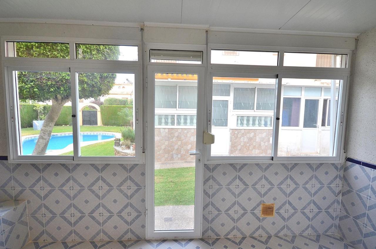 Agradable Adosado Con Piscina, Duchas Hidromasaje Villa Torrevieja Exteriör bild