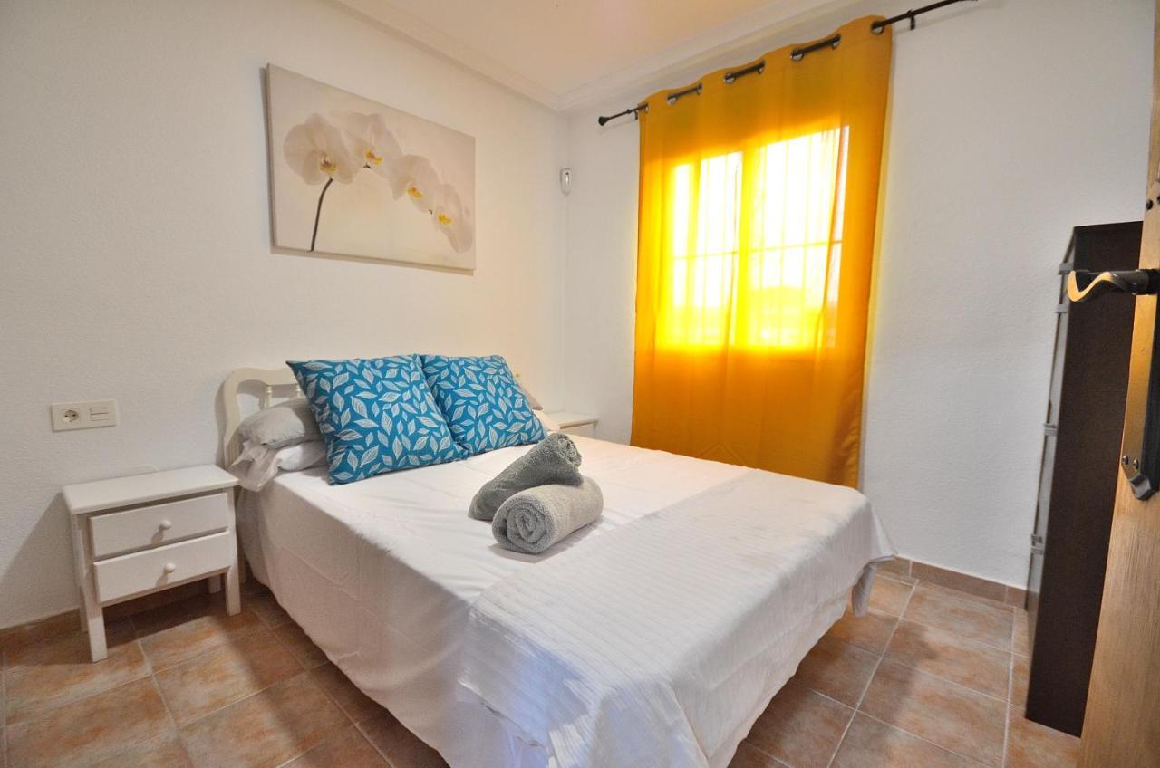 Agradable Adosado Con Piscina, Duchas Hidromasaje Villa Torrevieja Exteriör bild