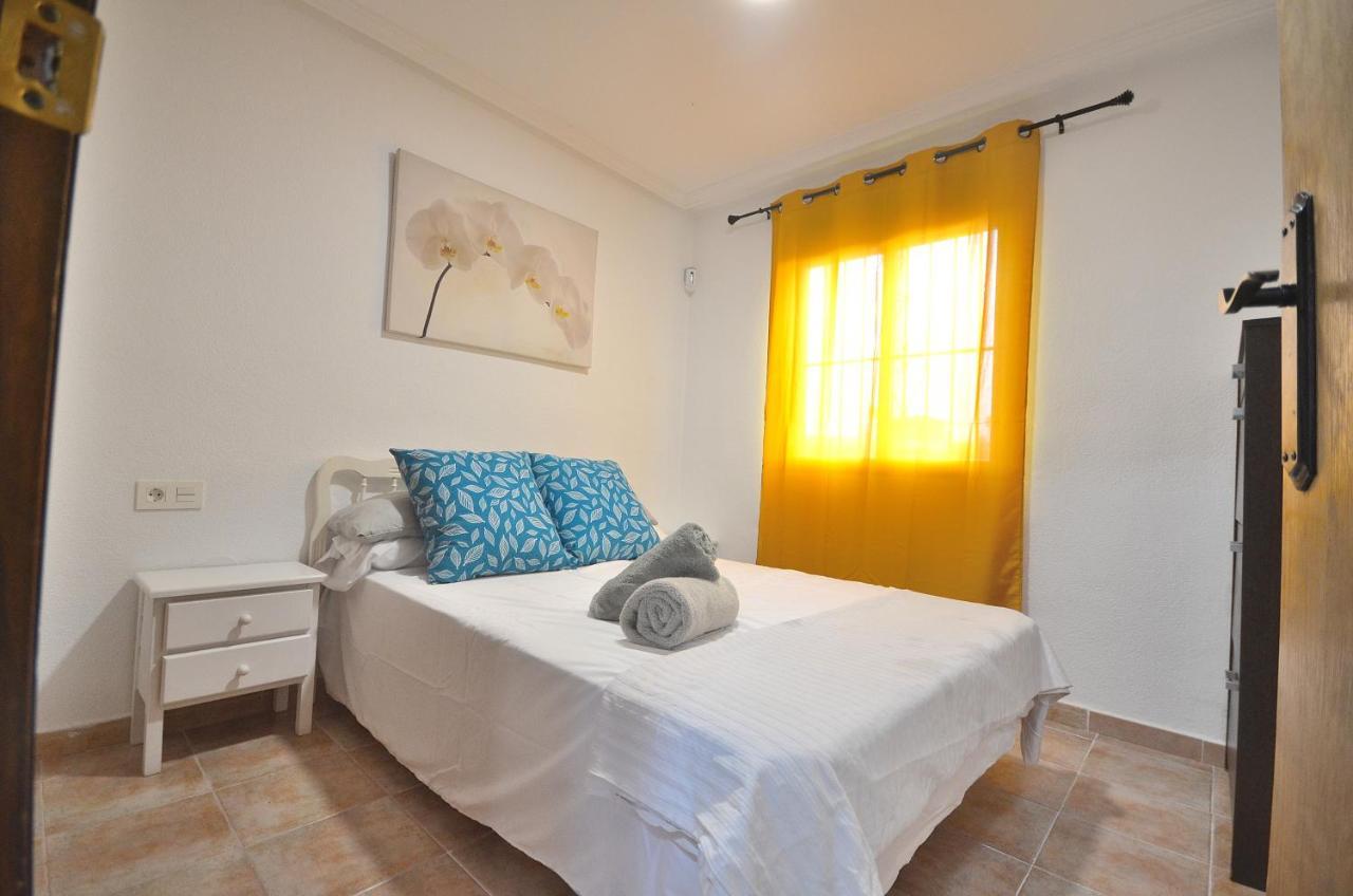 Agradable Adosado Con Piscina, Duchas Hidromasaje Villa Torrevieja Exteriör bild