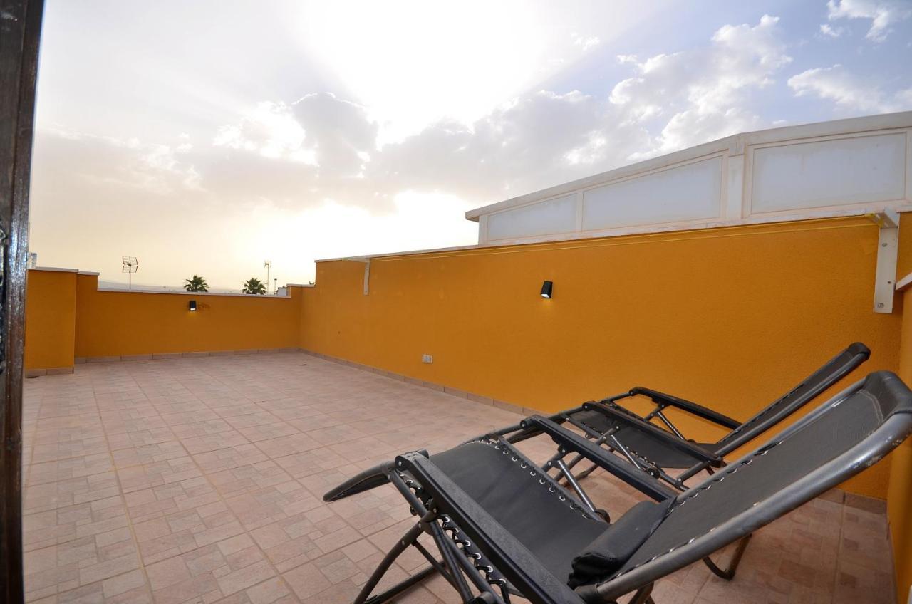 Agradable Adosado Con Piscina, Duchas Hidromasaje Villa Torrevieja Exteriör bild