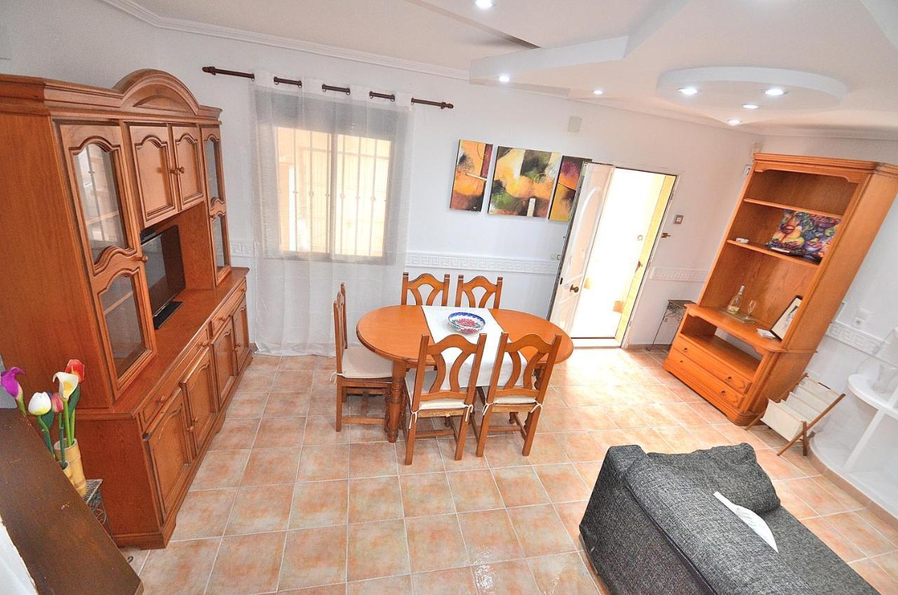 Agradable Adosado Con Piscina, Duchas Hidromasaje Villa Torrevieja Exteriör bild