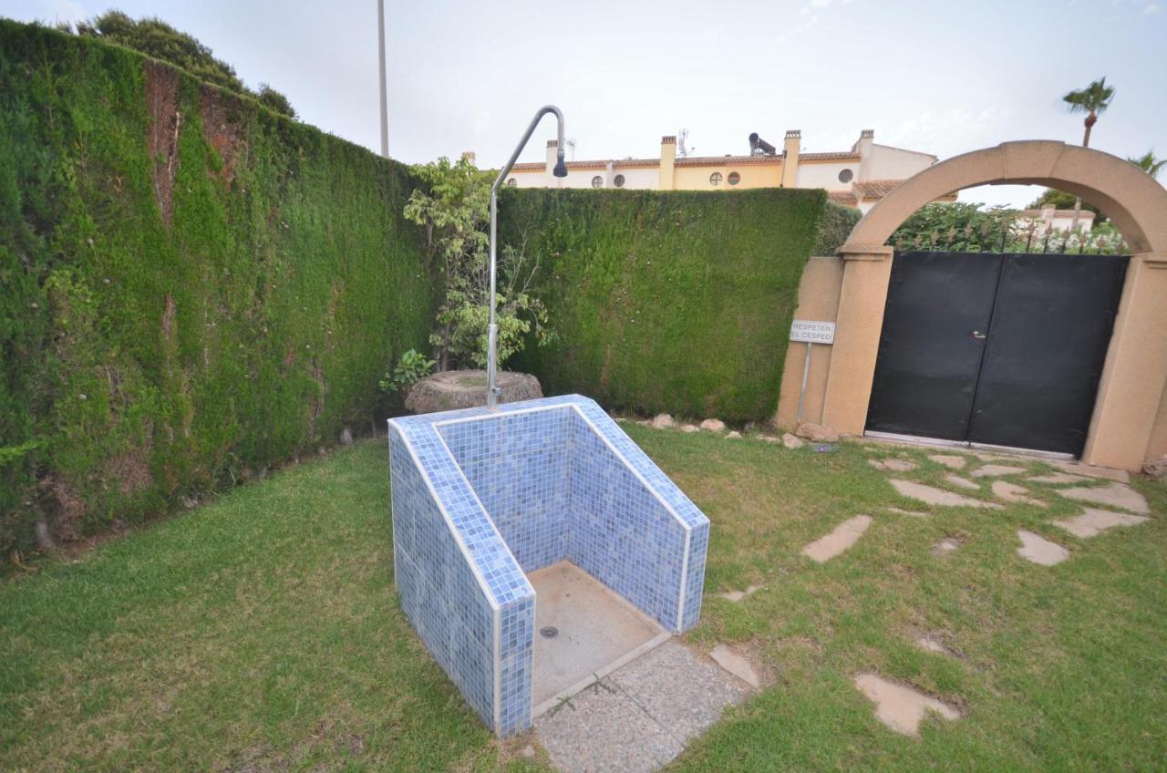 Agradable Adosado Con Piscina, Duchas Hidromasaje Villa Torrevieja Exteriör bild