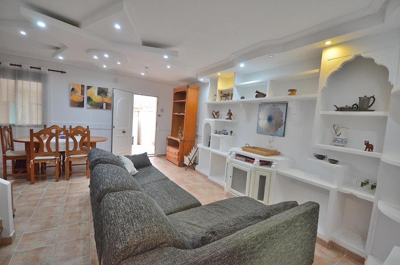 Agradable Adosado Con Piscina, Duchas Hidromasaje Villa Torrevieja Exteriör bild