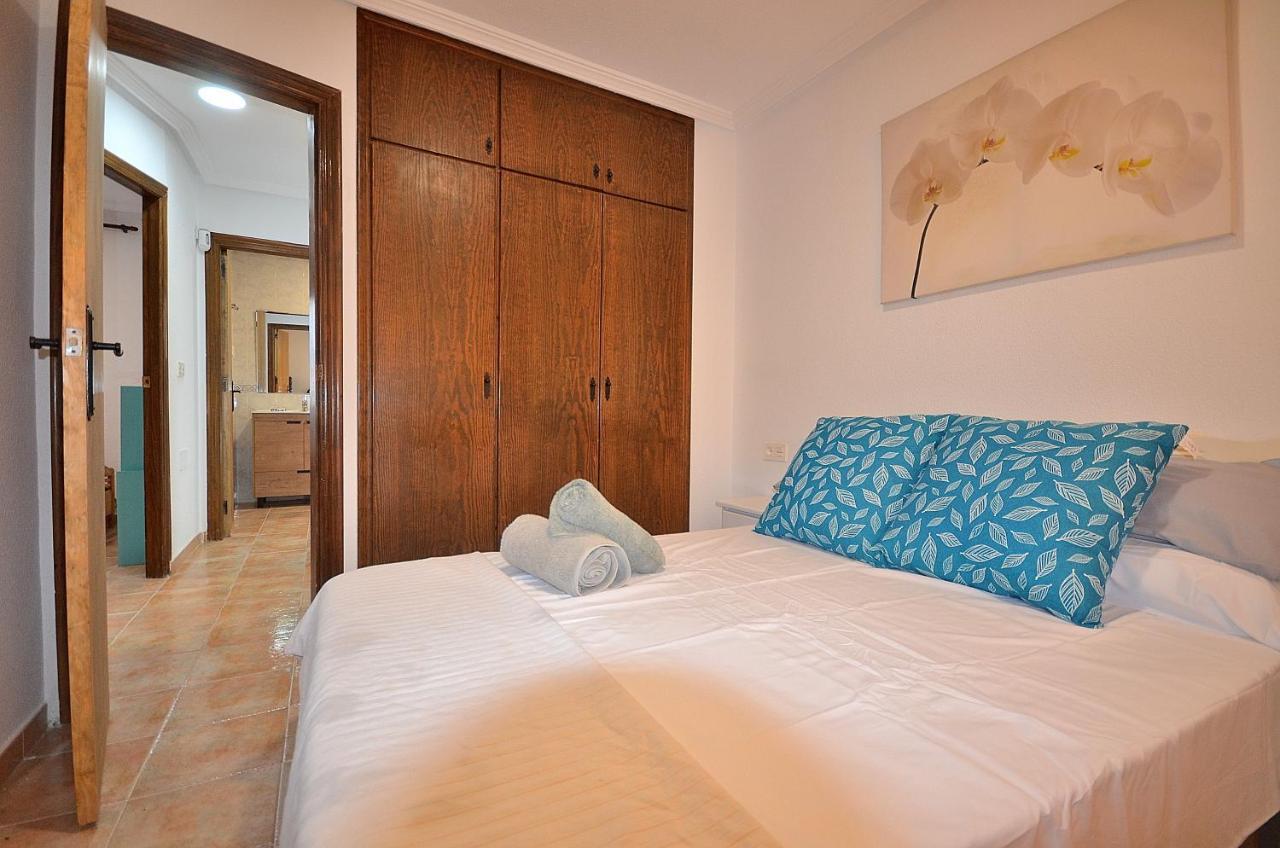 Agradable Adosado Con Piscina, Duchas Hidromasaje Villa Torrevieja Exteriör bild