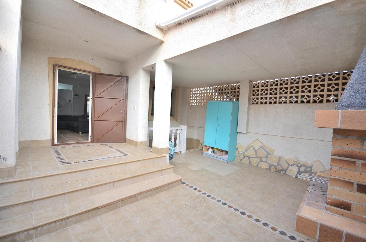 Agradable Adosado Con Piscina, Duchas Hidromasaje Villa Torrevieja Exteriör bild
