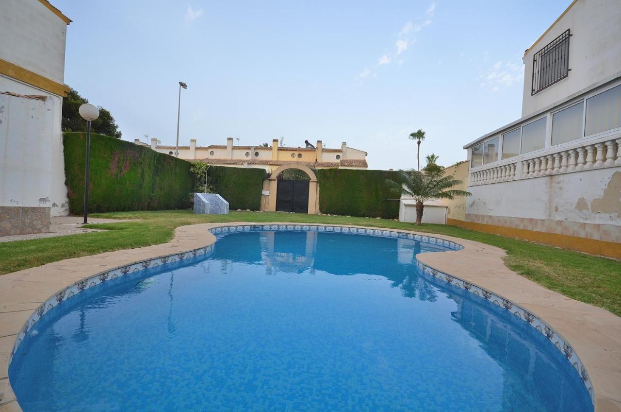 Agradable Adosado Con Piscina, Duchas Hidromasaje Villa Torrevieja Exteriör bild