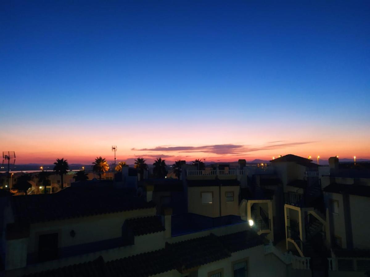 Agradable Adosado Con Piscina, Duchas Hidromasaje Villa Torrevieja Exteriör bild