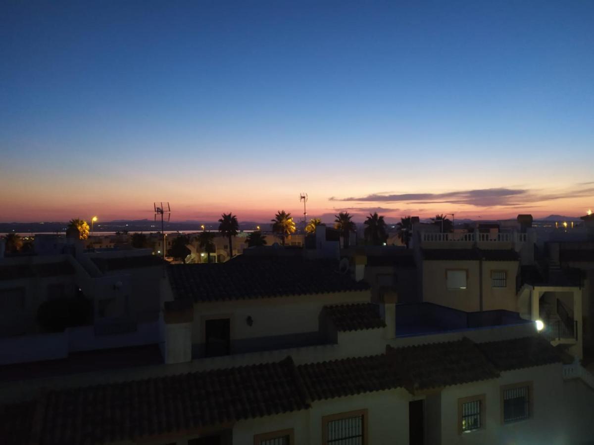 Agradable Adosado Con Piscina, Duchas Hidromasaje Villa Torrevieja Exteriör bild
